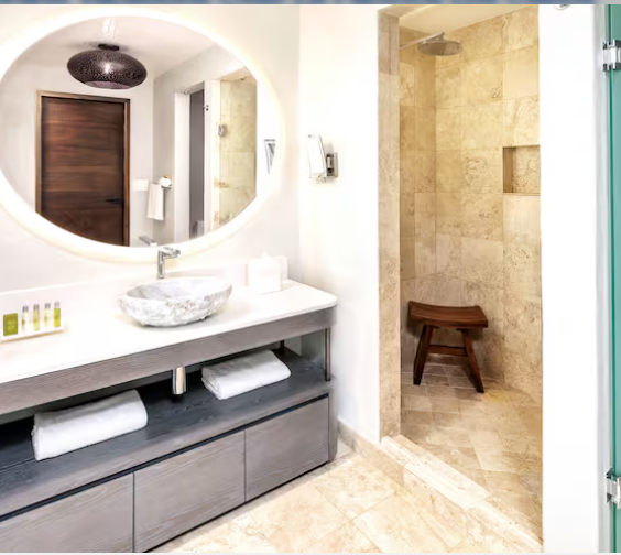 1 Bedroom 1 King Ocean Vw Suite with Balcony