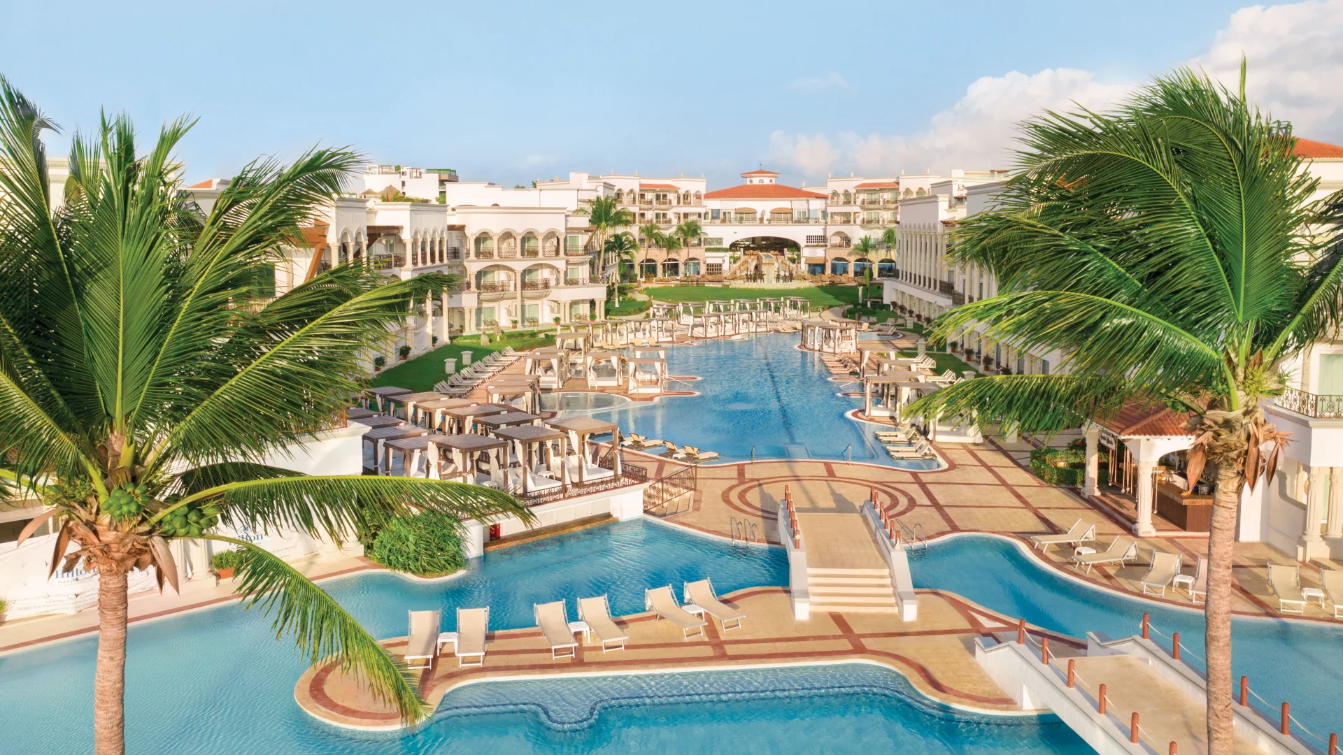 CZMPCHH_Hilton-Playa-del-Carmen-Pool_and_Exterior_Drone_1